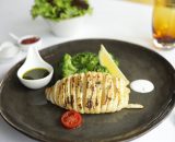 Calamar la grătar cu broccoli și sos de busuioc