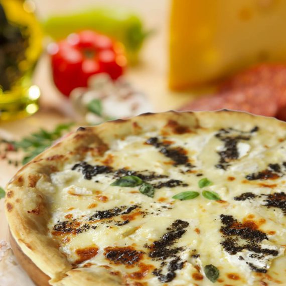 Pizza Camembert și trufe - mozzarella, brânză camembert, gran cucina, parmezan, trufe