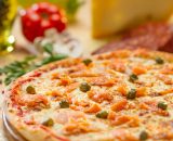 Pizza somon fume - sos de roșii, somon fume, mozzarella, capere, smântână