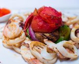 Platou fructe de mare cu legume la grătar