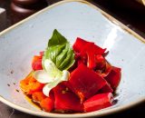 Salată de ardei marinați